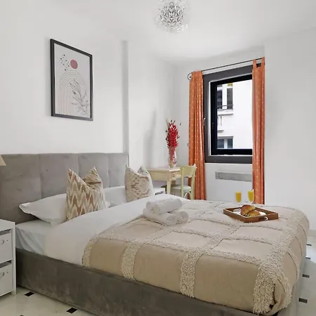 Madeleine & Champs-elysees - 2br 2ba With Balcony - Vacation *