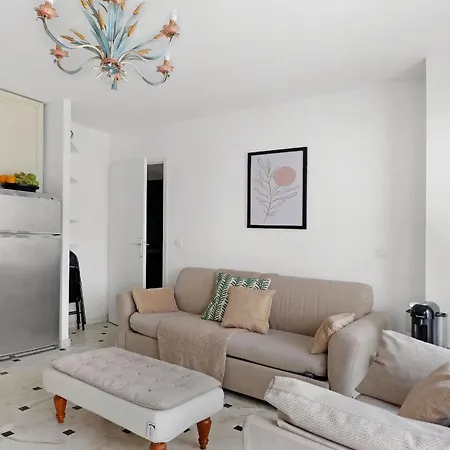 Apartment Madeleine & Champs-elysees - 2br 2ba With Balcony - Vacation *