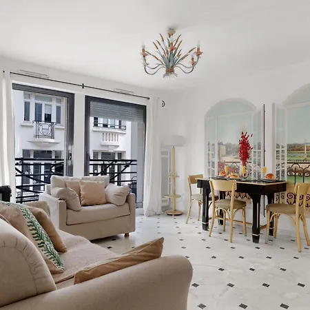 Madeleine & Champs-elysees - 2br 2ba With Balcony - Vacation Apartment Paris