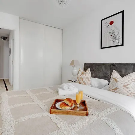 Apartment Madeleine & Champs-elysees - 2br 2ba With Balcony - Vacation Paris