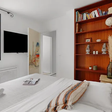 Apartment Madeleine & Champs-elysees - 2br 2ba With Balcony - Vacation