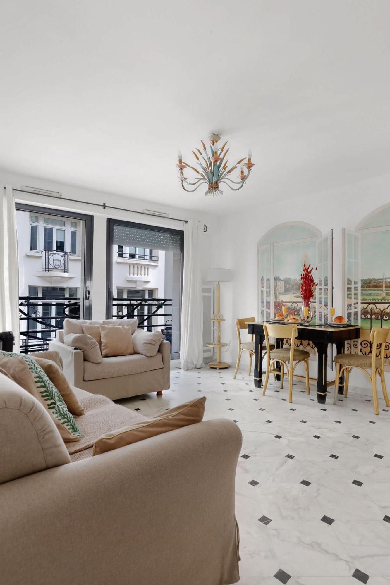 Madeleine & Champs-elysees - 2br 2ba With Balcony - Vacation Apartment Paris
